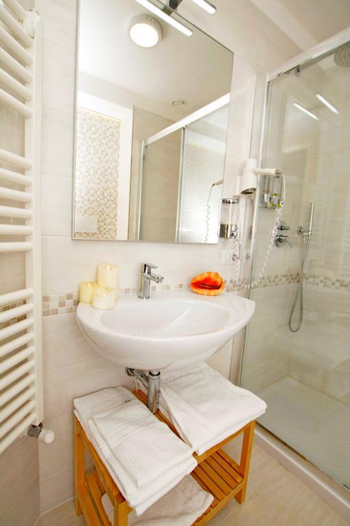 Brezza Marina Luxury Rooms 칼리아리 외부 사진
