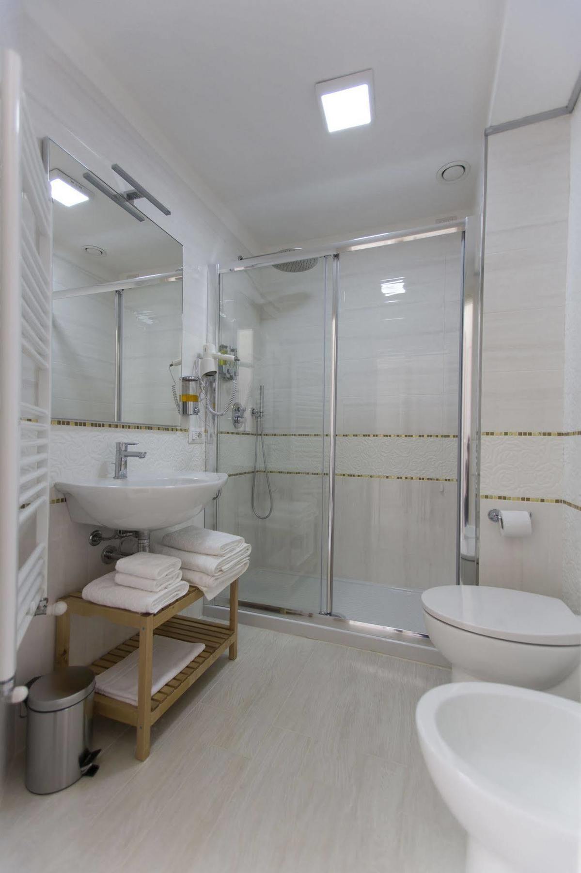 Brezza Marina Luxury Rooms 칼리아리 외부 사진