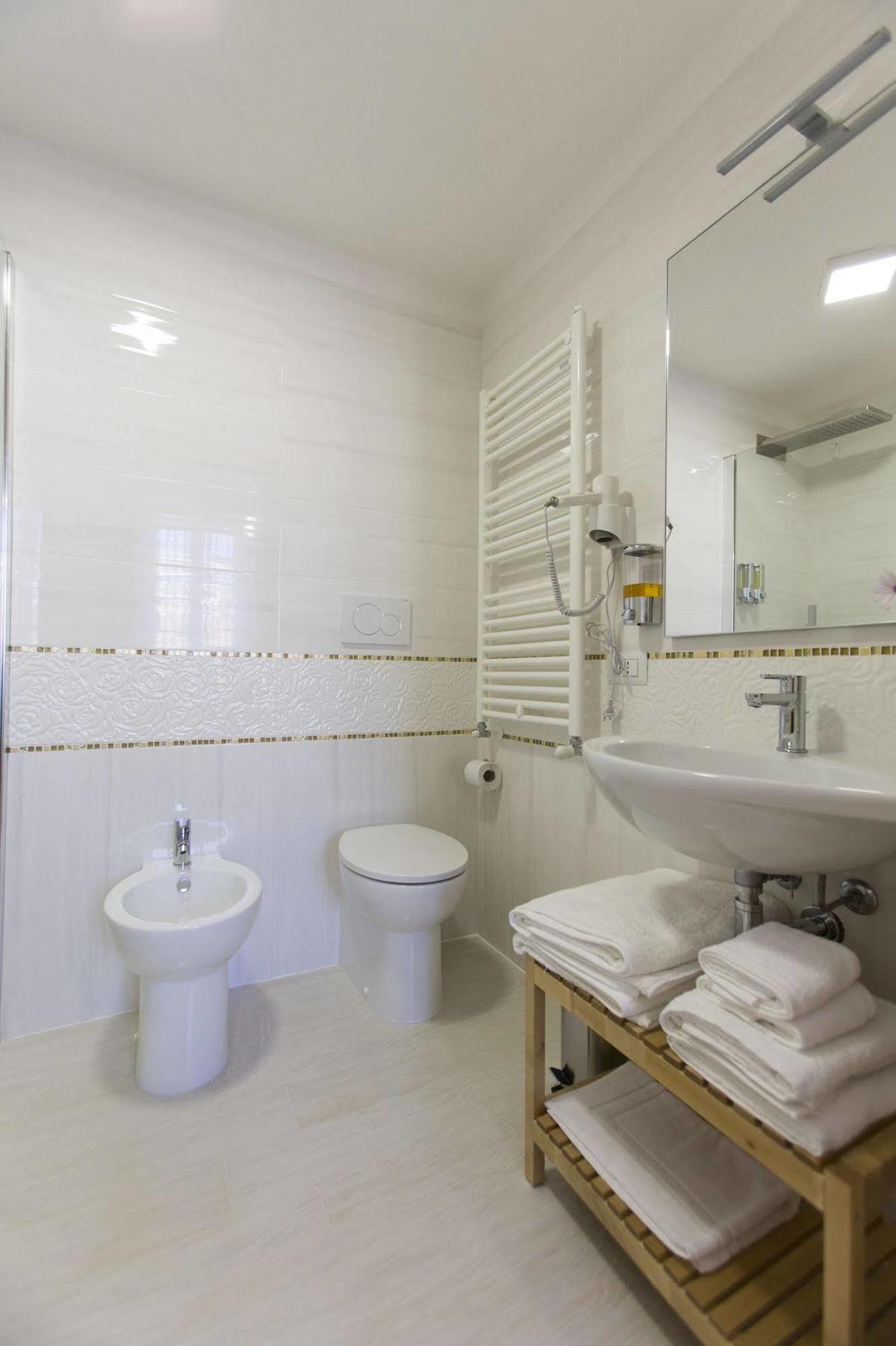 Brezza Marina Luxury Rooms 칼리아리 외부 사진