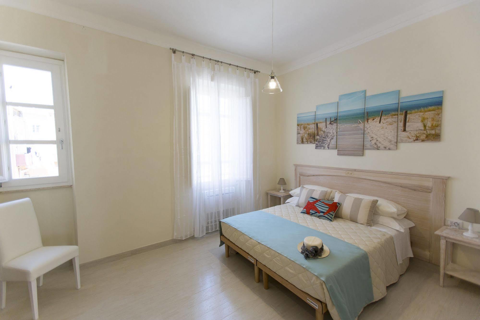 Brezza Marina Luxury Rooms 칼리아리 외부 사진